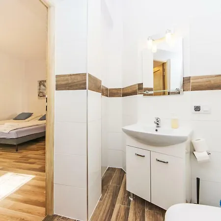 Bed & Breakfast Karat Ii