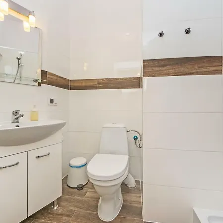 Bed & Breakfast Karat Ii *