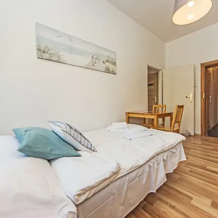 Bed & Breakfast Karat Ii